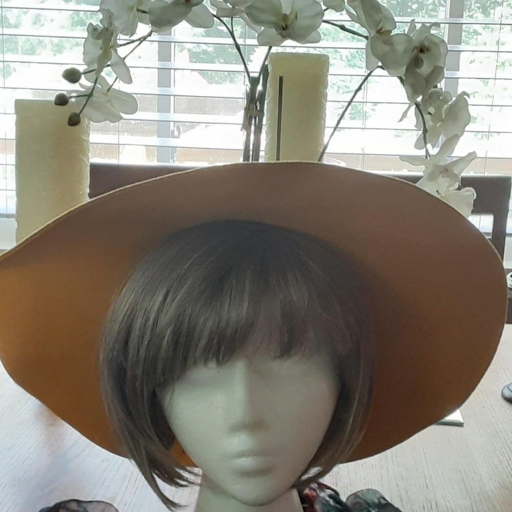 Women's golden honey colored hat